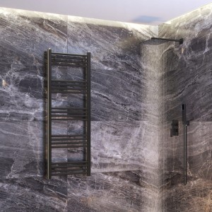 Grzejnik łazienkowy czarny drabinkowy 50 x 140 cm montaż 180 Breno 